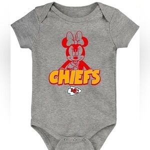 🆕NFL x Disney Minnie Mouse Countdown Kansas City Chiefs Cotton Bodysuit Onesie